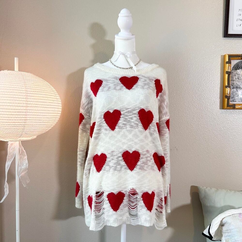 Cute heart print distressed sweater white & red L